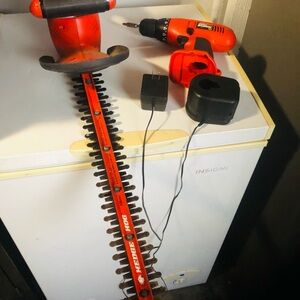 Black & Decker Red Hedge Trimmer Set